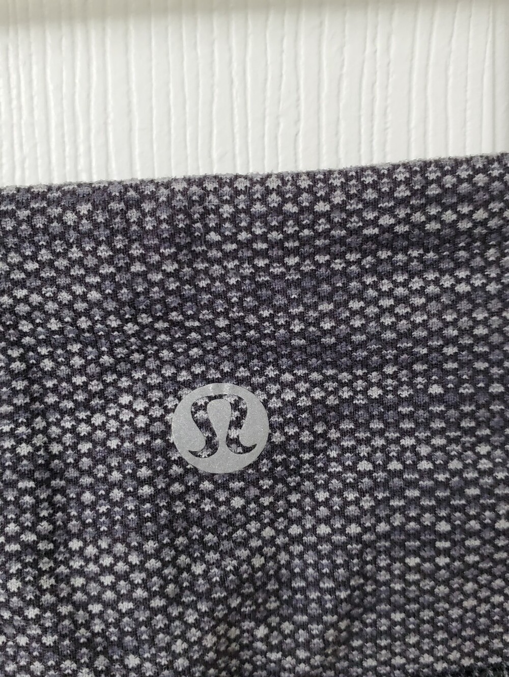 Lululemon Heathered Grey And Black Womens Active Capri Leggings Size 4 - Picture 5 of 7